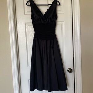 Jessica Howard Evening black sleeves vneck midi dress in 8 size